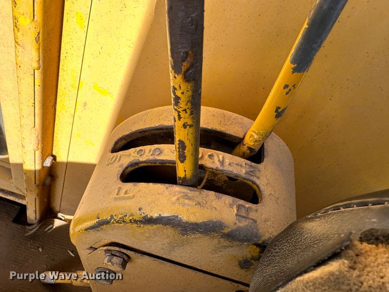 image for item LT9423 1968 John Deere 570  motor grader