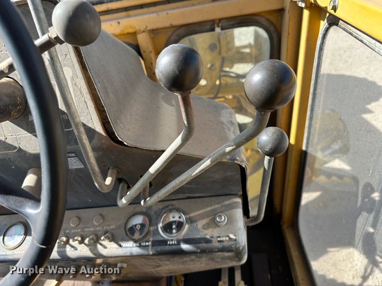 image for item LT9423 1968 John Deere 570  motor grader