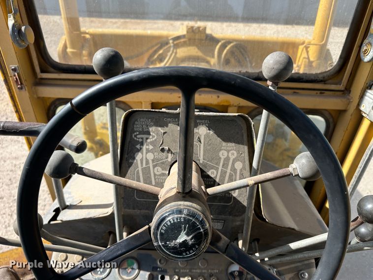 image for item LT9423 1968 John Deere 570  motor grader