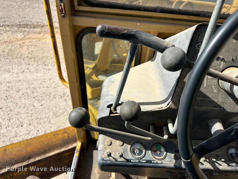 image for item LT9423 1968 John Deere 570  motor grader