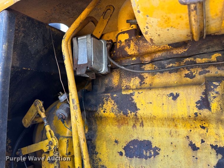 image for item LT9423 1968 John Deere 570  motor grader