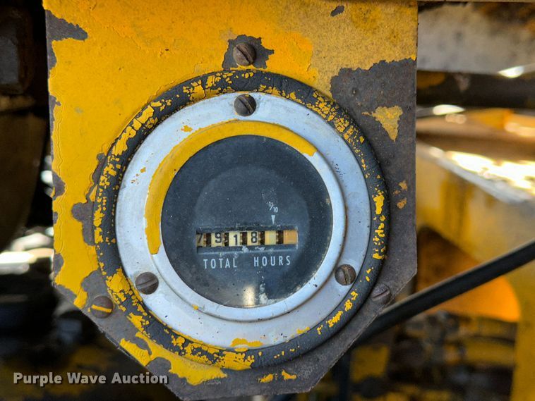 image for item LT9423 1968 John Deere 570  motor grader