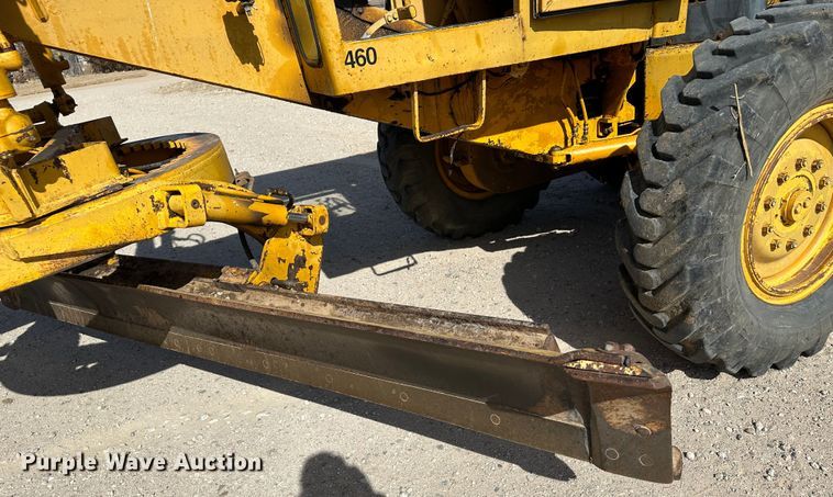 image for item LT9423 1968 John Deere 570  motor grader