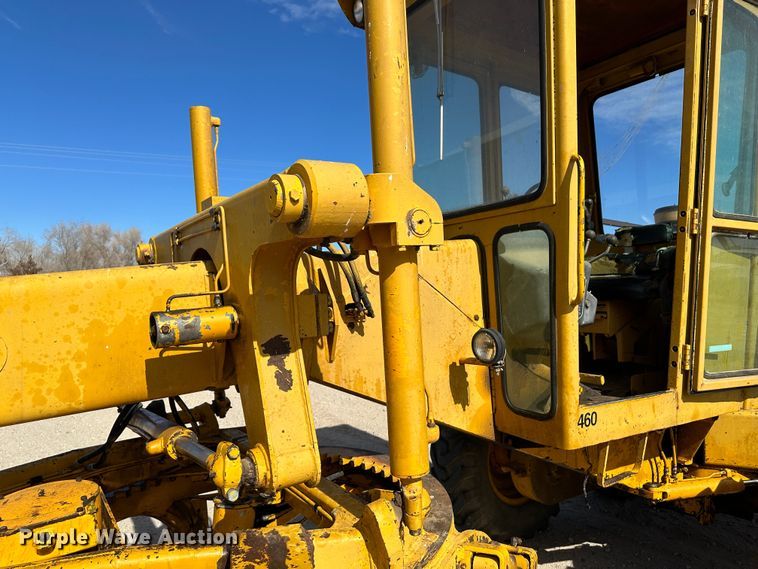 image for item LT9423 1968 John Deere 570  motor grader