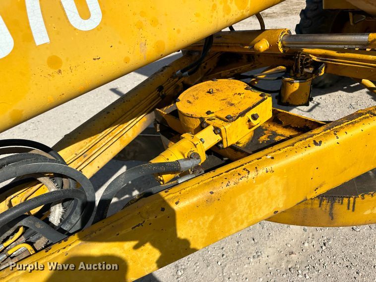 image for item LT9423 1968 John Deere 570  motor grader