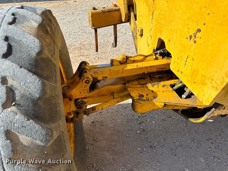 image for item LT9423 1968 John Deere 570  motor grader