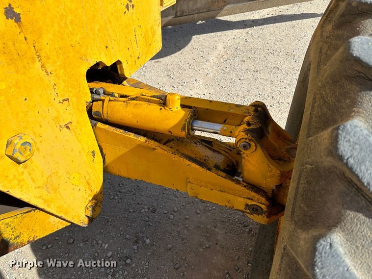 image for item LT9423 1968 John Deere 570  motor grader