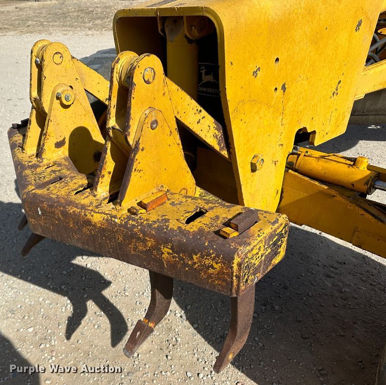 image for item LT9423 1968 John Deere 570  motor grader