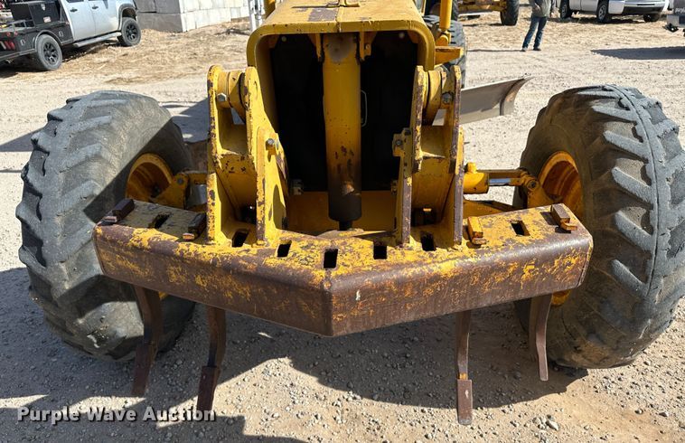 image for item LT9423 1968 John Deere 570  motor grader