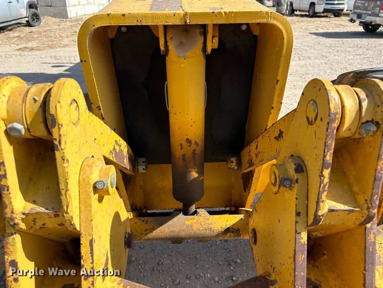 image for item LT9423 1968 John Deere 570  motor grader