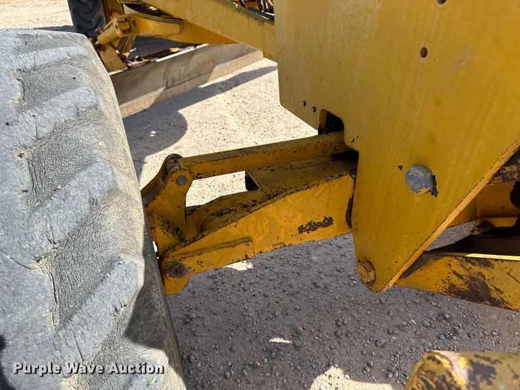 image for item LT9423 1968 John Deere 570  motor grader