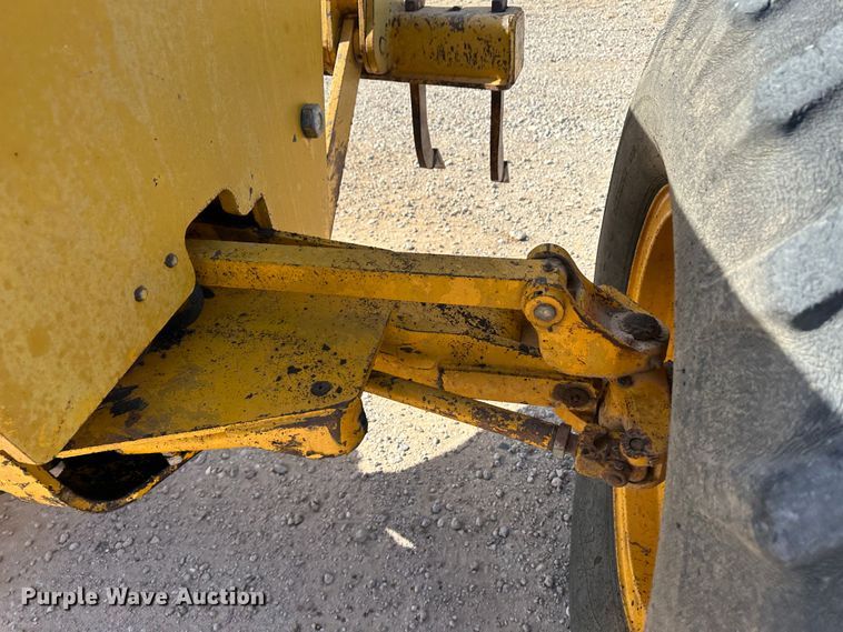 image for item LT9423 1968 John Deere 570  motor grader