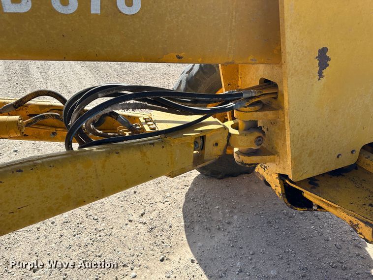 image for item LT9423 1968 John Deere 570  motor grader