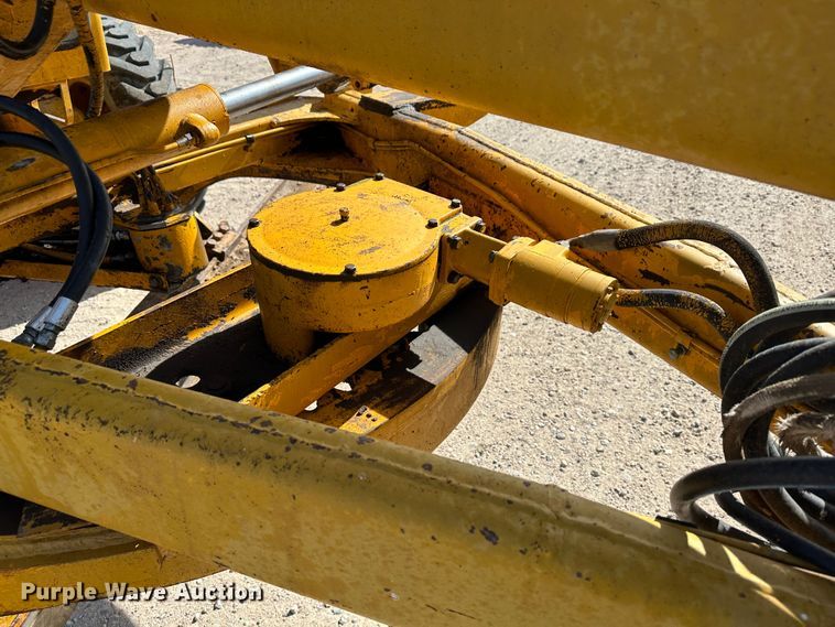 image for item LT9423 1968 John Deere 570  motor grader