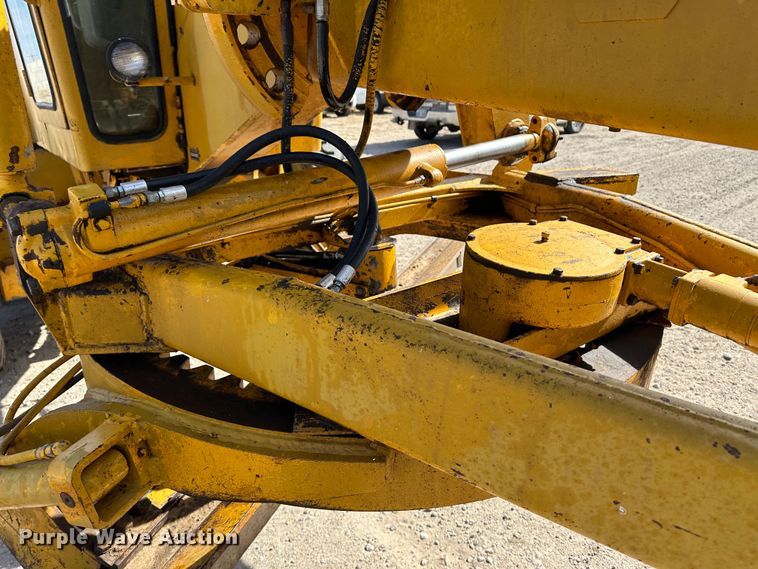 image for item LT9423 1968 John Deere 570  motor grader