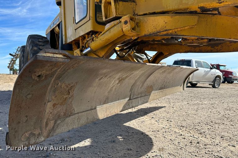 image for item LT9423 1968 John Deere 570  motor grader