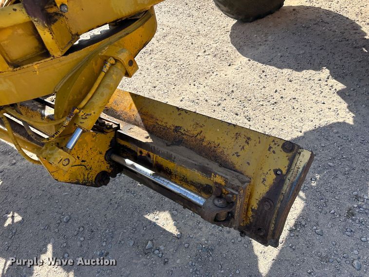 image for item LT9423 1968 John Deere 570  motor grader