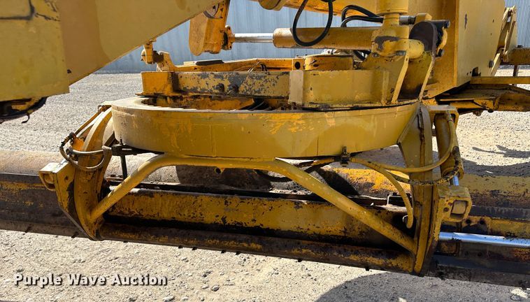 image for item LT9423 1968 John Deere 570  motor grader