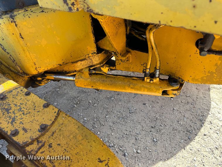 image for item LT9423 1968 John Deere 570  motor grader