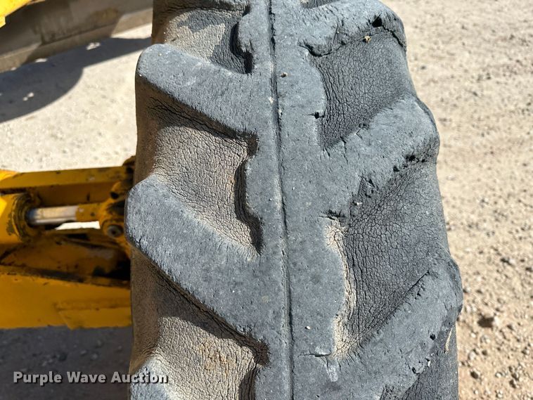 image for item LT9423 1968 John Deere 570  motor grader