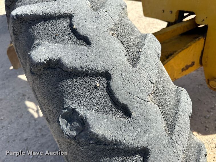 image for item LT9423 1968 John Deere 570  motor grader