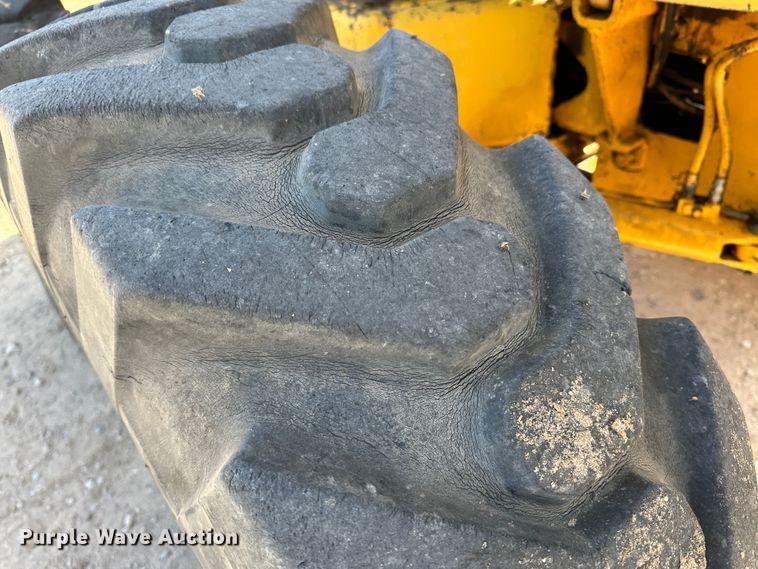 image for item LT9423 1968 John Deere 570  motor grader