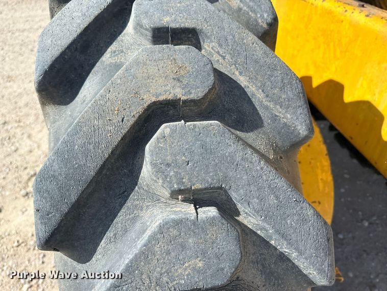 image for item LT9423 1968 John Deere 570  motor grader