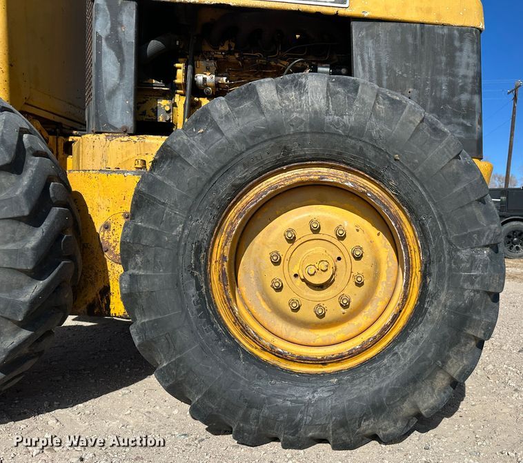 image for item LT9423 1968 John Deere 570  motor grader