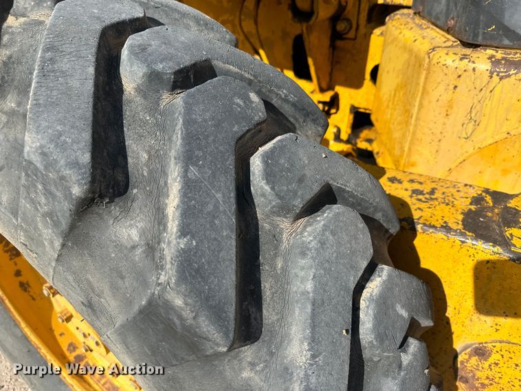 image for item LT9423 1968 John Deere 570  motor grader