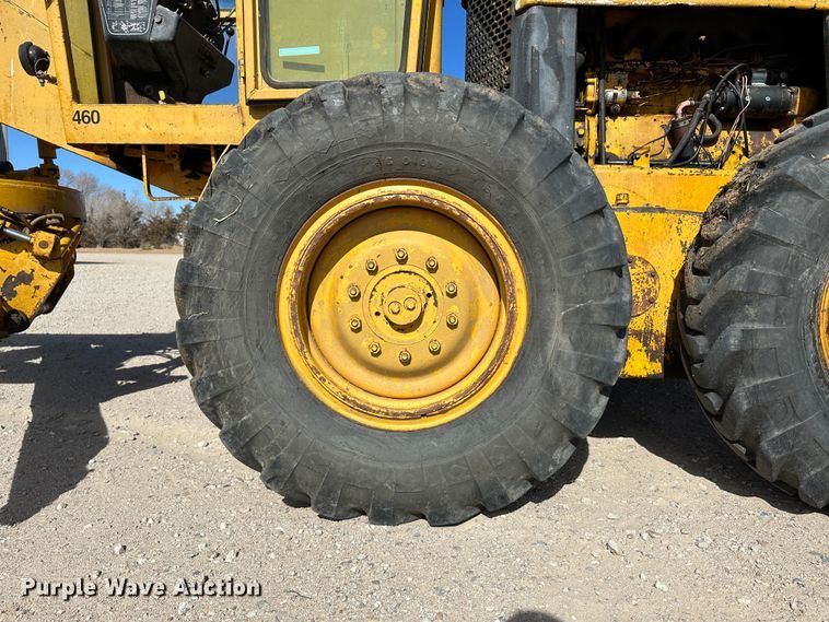 image for item LT9423 1968 John Deere 570  motor grader