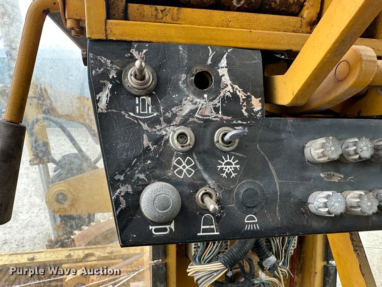 image for item LT9424 1977 Champion  motor grader