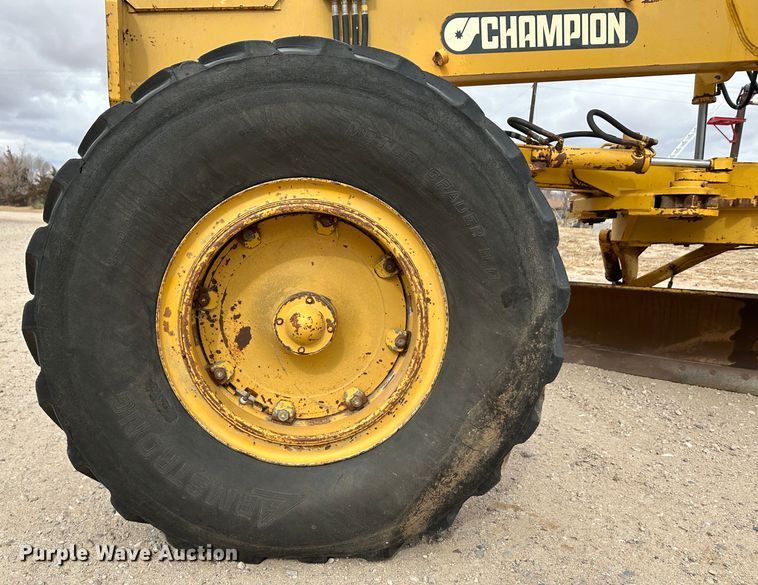 image for item LT9424 1977 Champion  motor grader