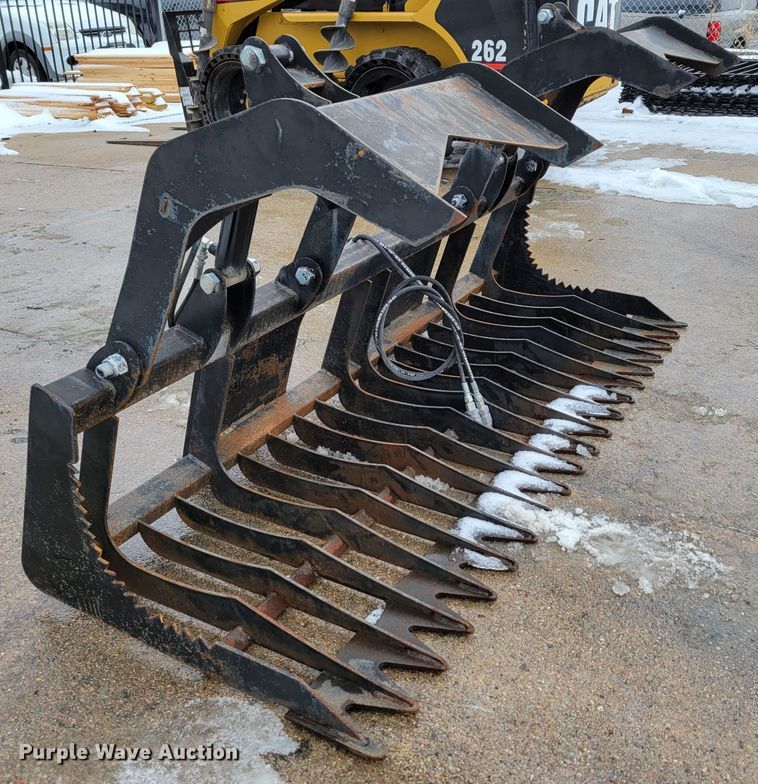image for item LY9940 84" W skid steer grapple bucket