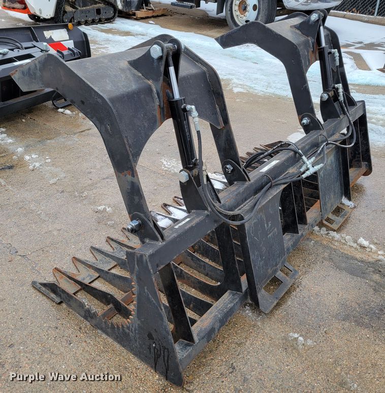 image for item LY9940 84" W skid steer grapple bucket