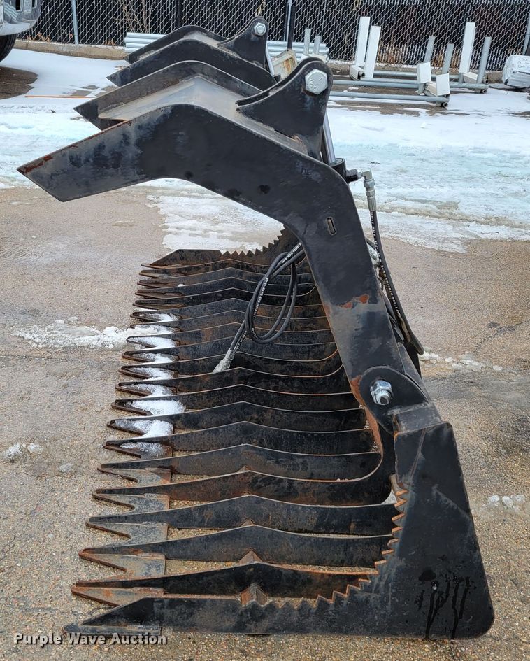 image for item LY9940 84" W skid steer grapple bucket