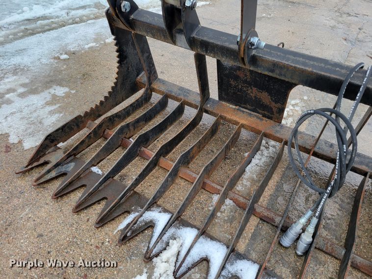 image for item LY9940 84" W skid steer grapple bucket