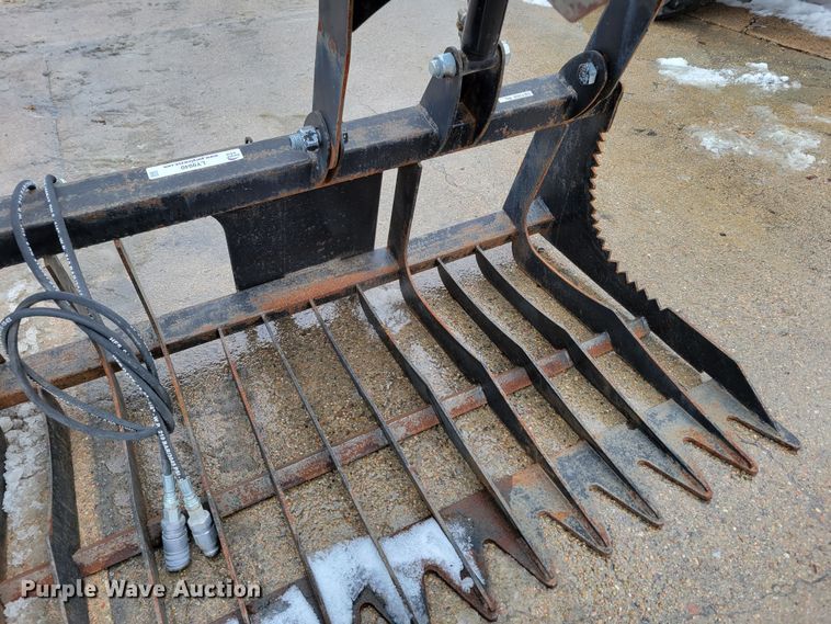 image for item LY9940 84" W skid steer grapple bucket