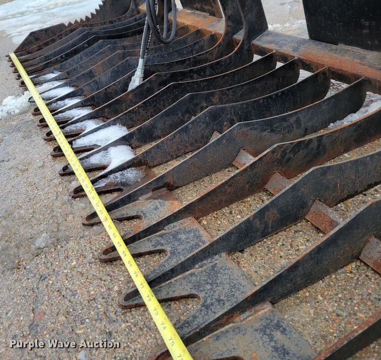 image for item LY9940 84" W skid steer grapple bucket