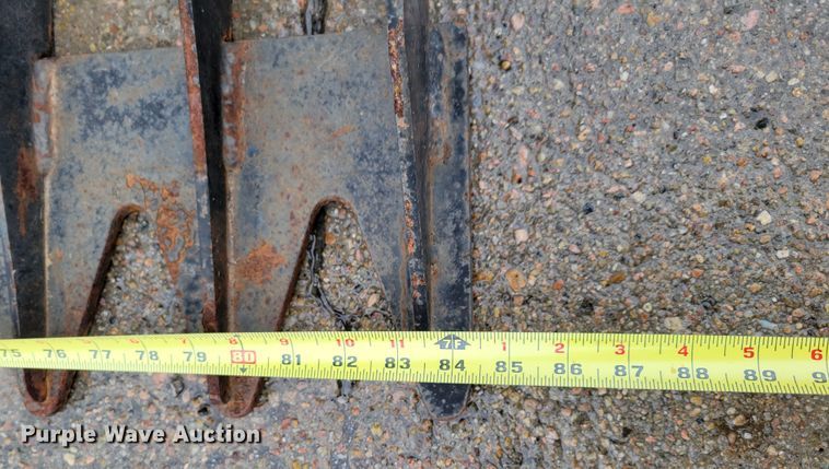 image for item LY9940 84" W skid steer grapple bucket