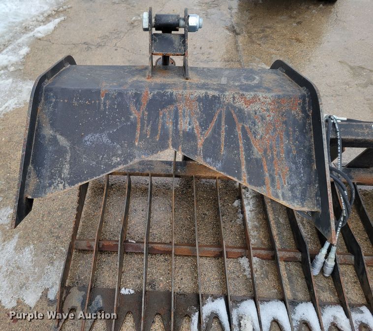 image for item LY9940 84" W skid steer grapple bucket