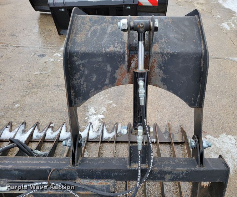 image for item LY9940 84" W skid steer grapple bucket