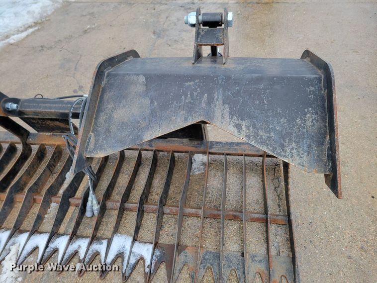 image for item LY9940 84" W skid steer grapple bucket