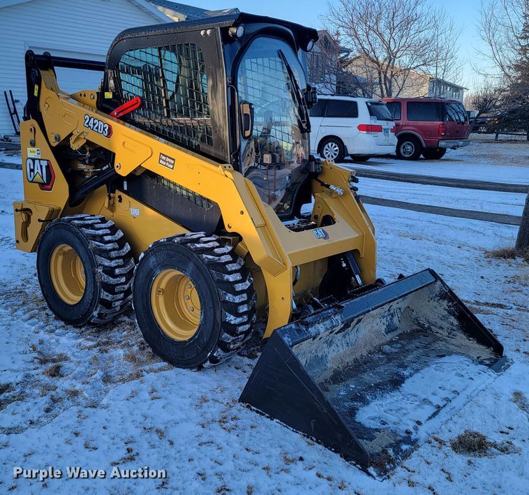 image for item ME9671 2021 Caterpillar 242D3  skid steer loader