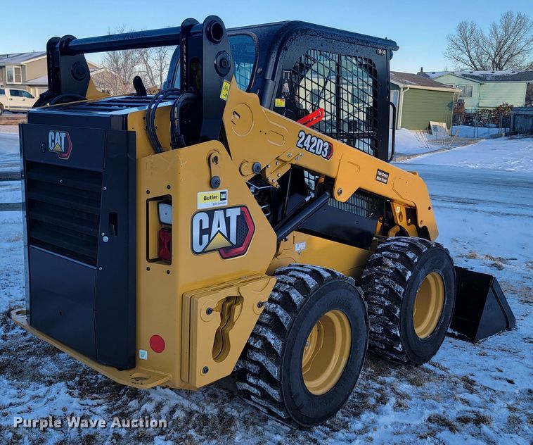 image for item ME9671 2021 Caterpillar 242D3  skid steer loader