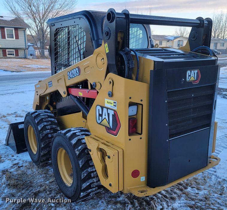 image for item ME9671 2021 Caterpillar 242D3  skid steer loader