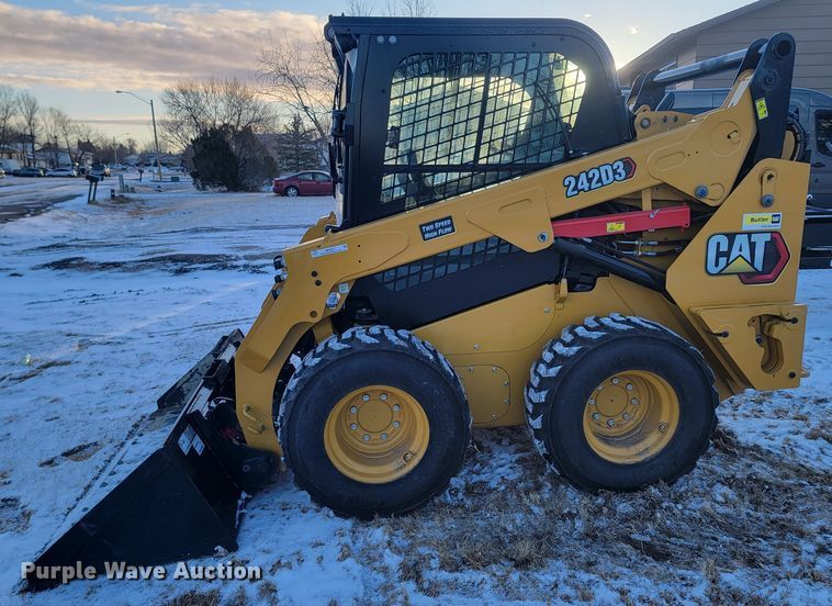 image for item ME9671 2021 Caterpillar 242D3  skid steer loader