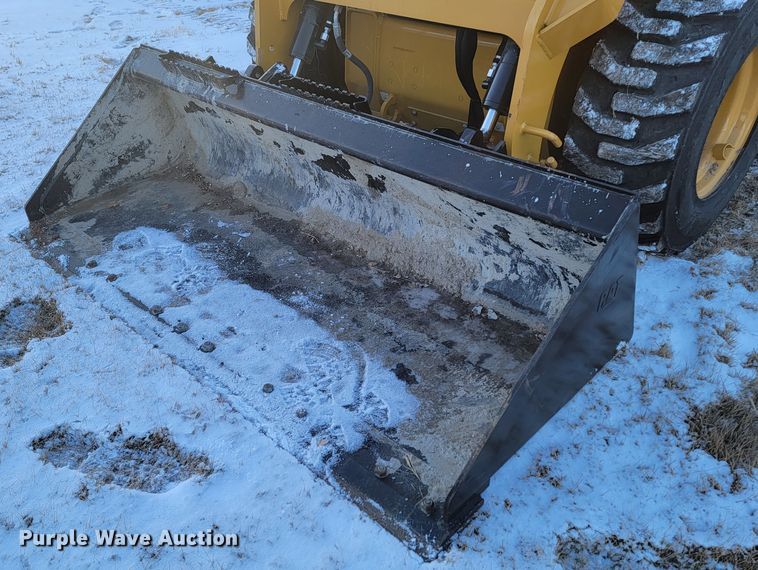 image for item ME9671 2021 Caterpillar 242D3  skid steer loader