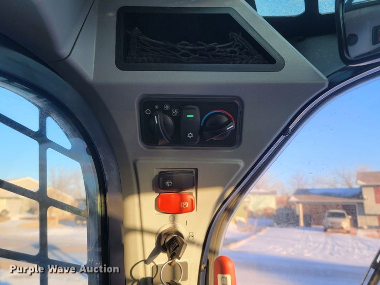 image for item ME9671 2021 Caterpillar 242D3  skid steer loader