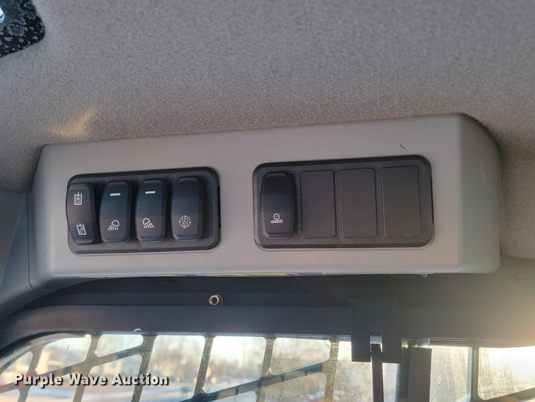 image for item ME9671 2021 Caterpillar 242D3  skid steer loader