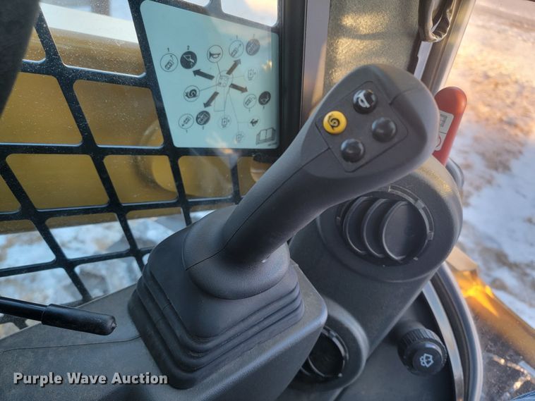 image for item ME9671 2021 Caterpillar 242D3  skid steer loader